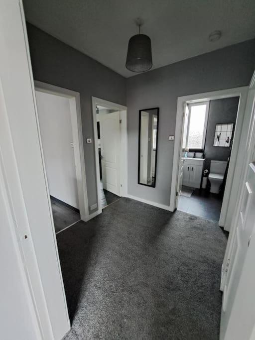 Glasgow Apartment Close To The Airport 伦弗鲁 外观 照片