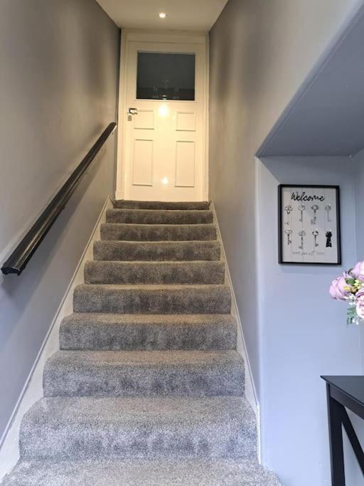 Glasgow Apartment Close To The Airport 伦弗鲁 外观 照片